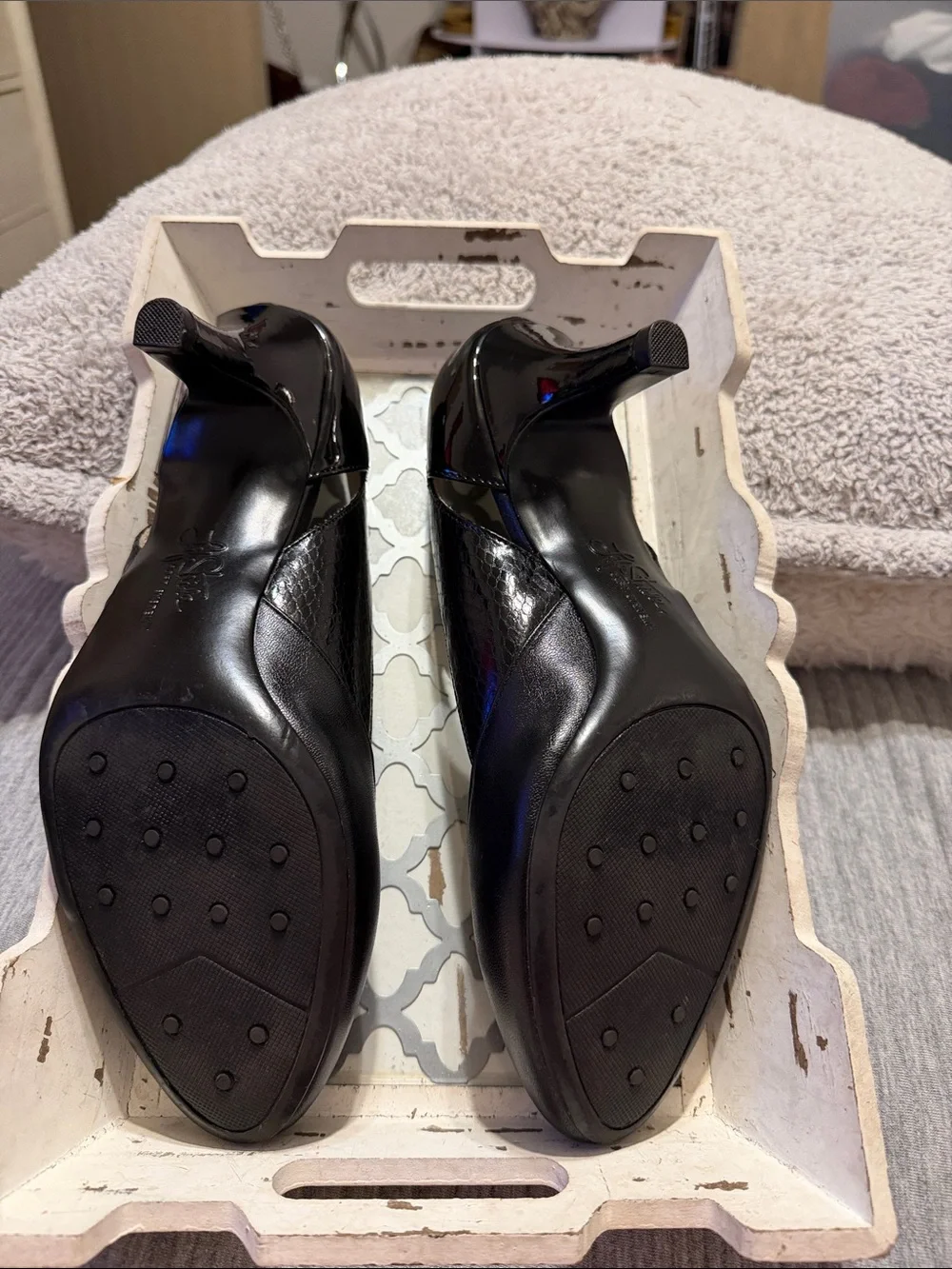 Life Stride Black Pointed-Toe Comfort Pumps